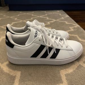 Adidas Women Cloudfoam Sneakers Size 9